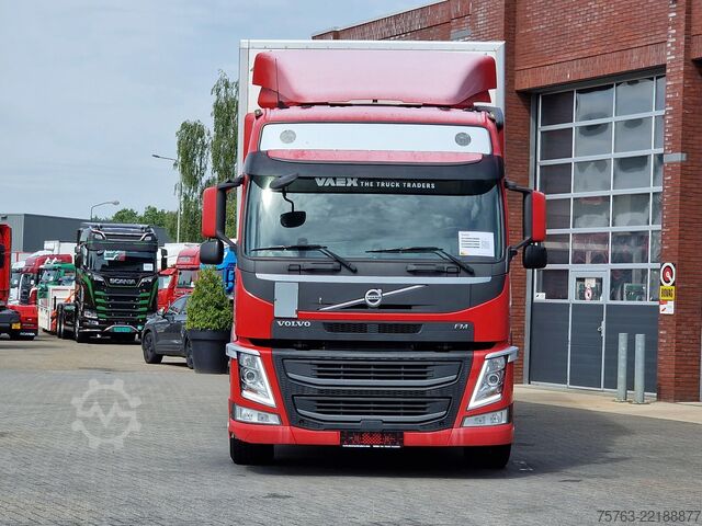 Suitcase Volvo FM 370 Globetrotter 6x2*4 - Box with sidedoors ...
