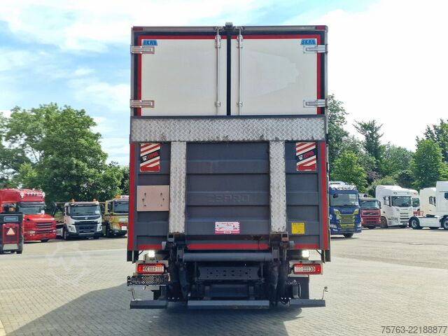 Suitcase Volvo FM 370 Globetrotter 6x2*4 - Box with sidedoors ...