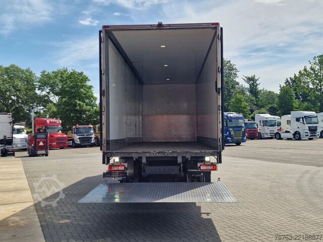 Suitcase Volvo FM 370 Globetrotter 6x2*4 - Box with sidedoors ...
