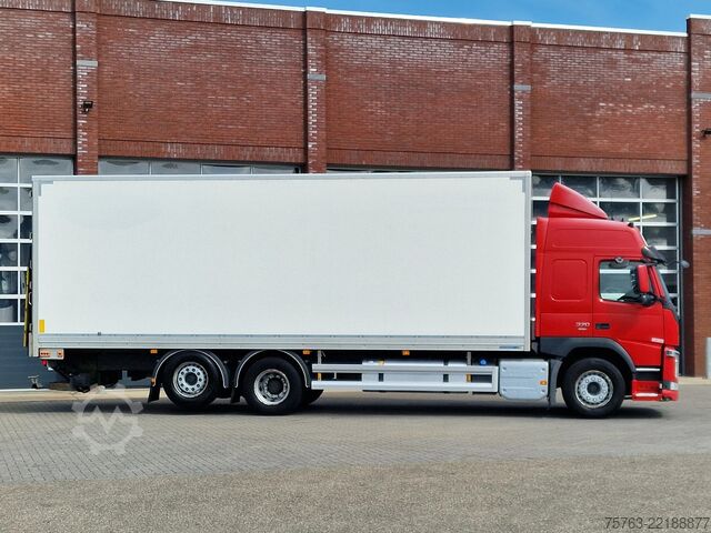 Suitcase Volvo FM 370 Globetrotter 6x2*4 - Box with sidedoors ...