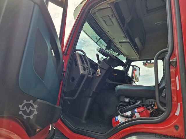 Suitcase Volvo FM 370 Globetrotter 6x2*4 - Box with sidedoors ...