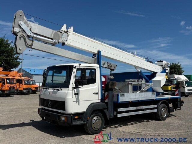 Truck-mounted crane van Mercedes-Benz 814 Böcker Montage- Dachdecker+Arbeitskorb 25 M.