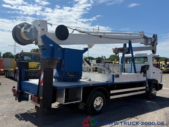 Truck-mounted crane van Mercedes-Benz 814 Böcker Montage- Dachdecker+Arbeitskorb 25 M.