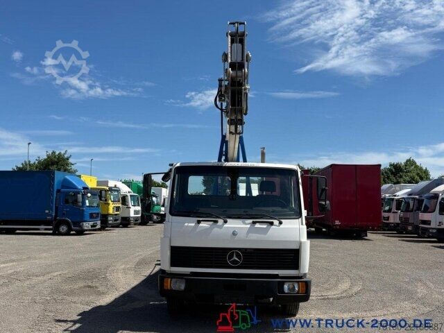 Truck-mounted crane van Mercedes-Benz 814 Böcker Montage- Dachdecker+Arbeitskorb 25 M.