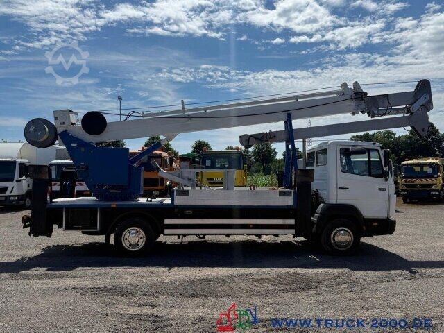 Truck-mounted crane van Mercedes-Benz 814 Böcker Montage- Dachdecker+Arbeitskorb 25 M.