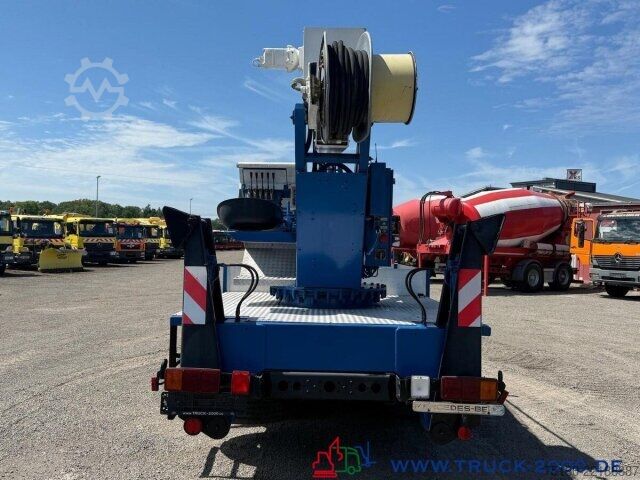 Truck-mounted crane van Mercedes-Benz 814 Böcker Montage- Dachdecker+Arbeitskorb 25 M.
