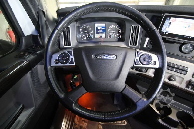 Standard SZM FREIGHTLINER Cascadia, 3-Achser