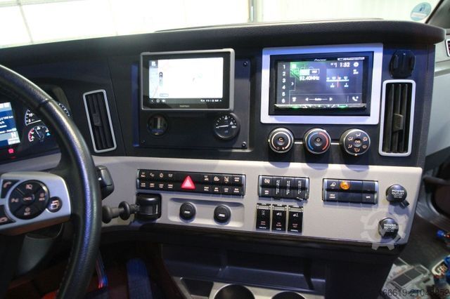 Standard SZM FREIGHTLINER Cascadia, 3-Achser