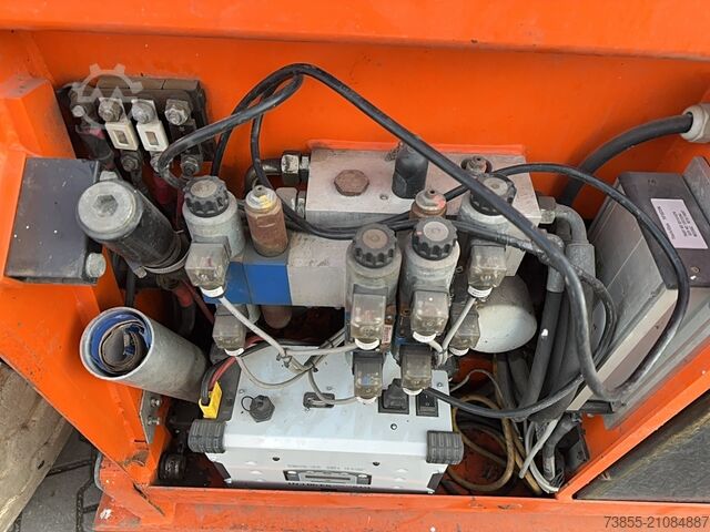 Scissor Lift Holland Lift N165-12EL Combistar (16.5 m)