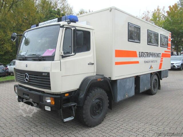 Box truck MERCEDES-BENZ 917 A 4x4 Allrad Einzelbereift 6m Koffer Klima