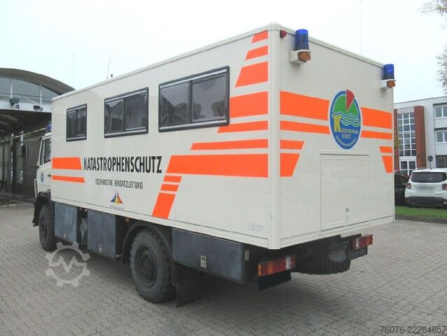 Box truck MERCEDES-BENZ 917 A 4x4 Allrad Einzelbereift 6m Koffer Klima