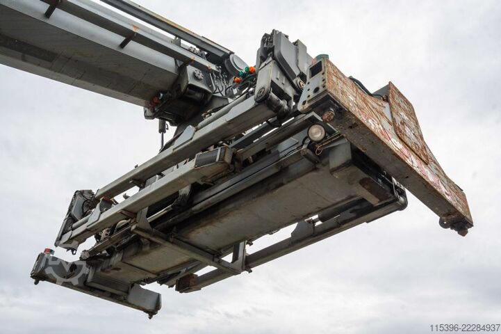 Full-container reach stacker CVS Ferrari F269.5