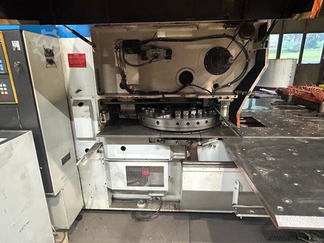 Punching machine with tool Murata C2000 P4360820
