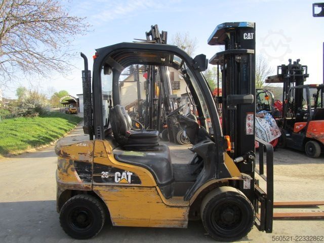 Diesel Forklift Caterpillar DP25N - Triplex-Freihub 5,6m + Seitenschieber