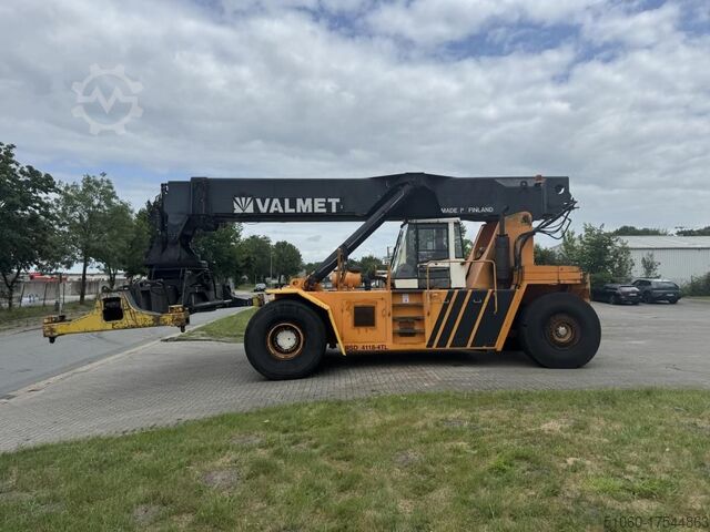 Full-container reach stacker Kalmar Valmet RSD4118-4TL