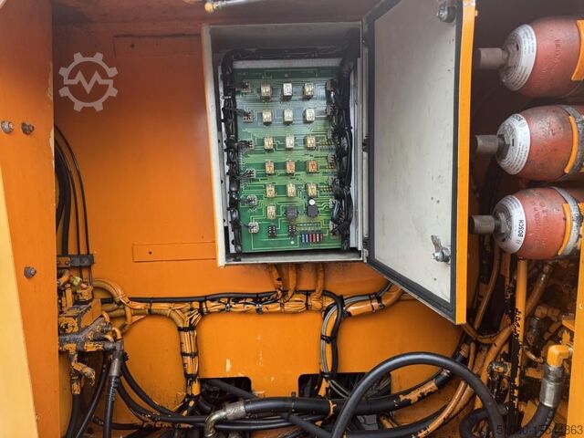 Full-container reach stacker Kalmar Valmet RSD4118-4TL