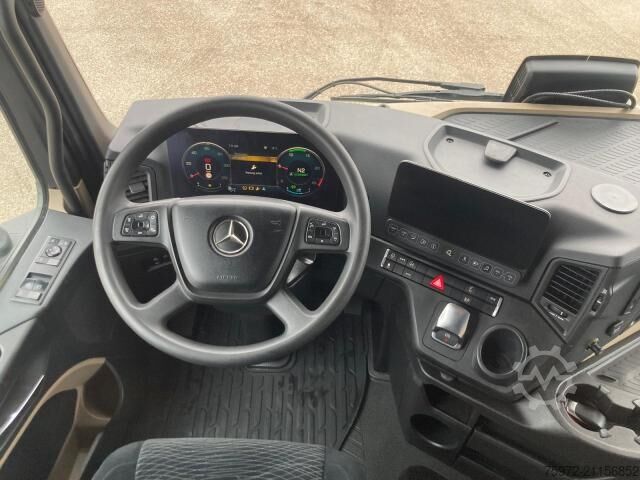 Standard tractor unit Actros 1845 LS