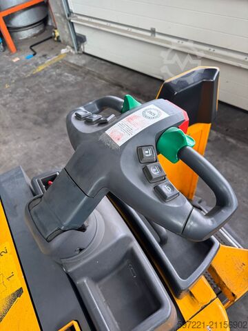 Palettenstapler Jungheinrich ERD 220