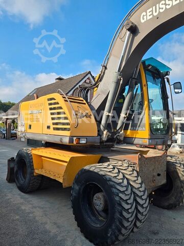 Mobile excavator VOLVO EW160 B