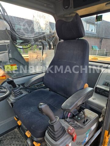 Mobile excavator VOLVO EW160 B