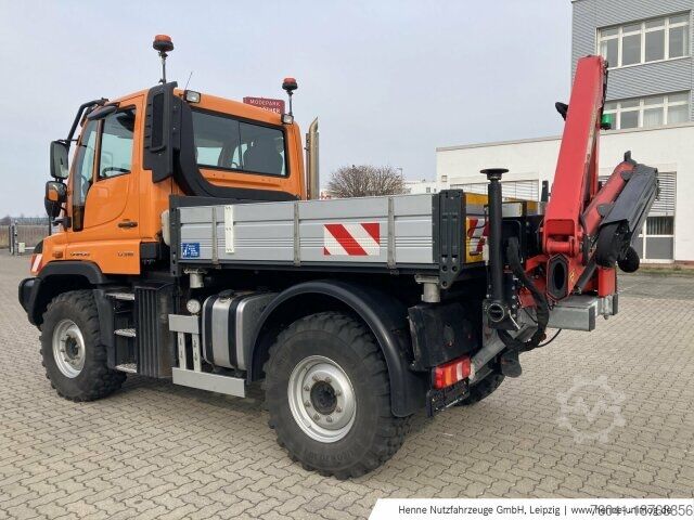 Landmaschine Mercedes-Benz Unimog U 318 m. Ladekran PK 3400