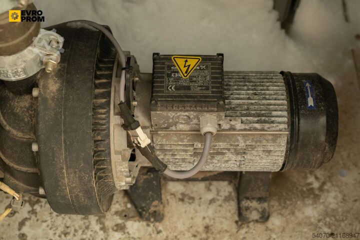 Kältemaschine Used Aircooled chiller CARRIER 30RBS 120B0273 PE 117 KW. 2016 yom