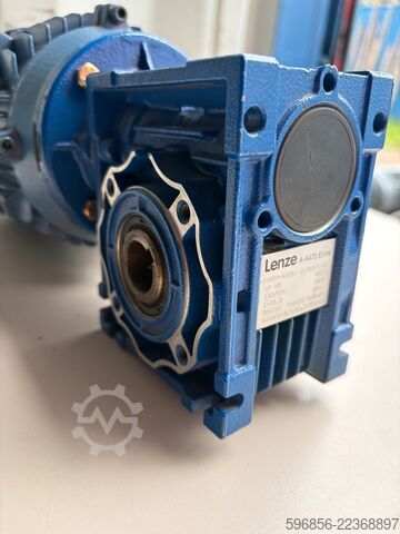 Lenze GSN04-1NHAR geared motor 0.37 kW 140 rpm i=10 WEG AL71-4 3-phase IP55 Lenze GSN04-1NHAR Getriebemotor 0,37 kW 140 U/min i=10 WEG AL71-4 3-Ph IP55 Lenze GSN04-1NHAR Getriebemotor 0,37 kW 140 U/min i=10 WEG AL71-4 3-Ph IP55
