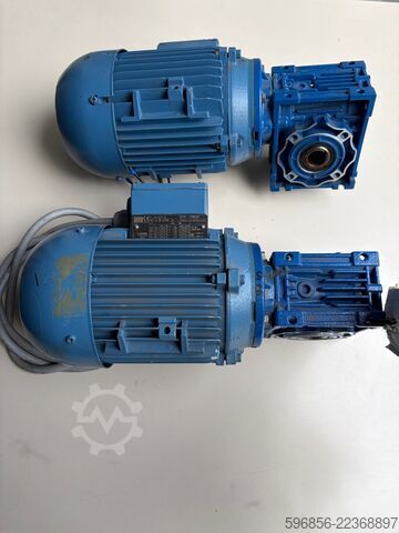 Lenze GSN04-1NHAR geared motor 0.37 kW 140 rpm i=10 WEG AL71-4 3-phase IP55 Lenze GSN04-1NHAR Getriebemotor 0,37 kW 140 U/min i=10 WEG AL71-4 3-Ph IP55 Lenze GSN04-1NHAR Getriebemotor 0,37 kW 140 U/min i=10 WEG AL71-4 3-Ph IP55