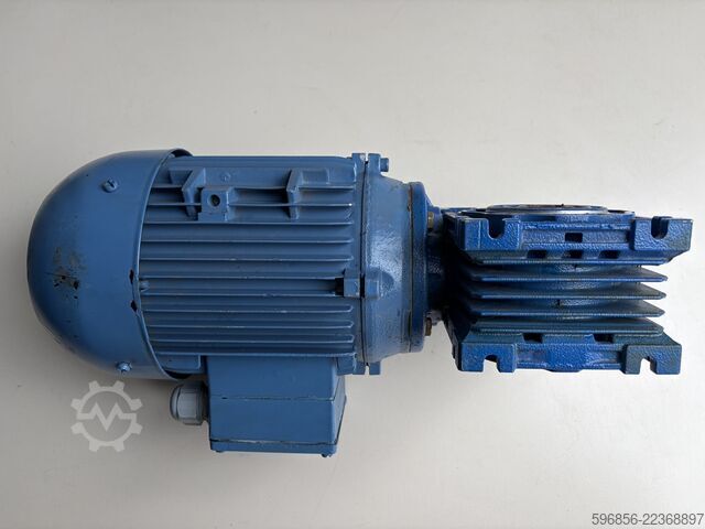 Lenze GSN04-1NHAR geared motor 0.37 kW 140 rpm i=10 WEG AL71-4 3-phase IP55 Lenze GSN04-1NHAR Getriebemotor 0,37 kW 140 U/min i=10 WEG AL71-4 3-Ph IP55 Lenze GSN04-1NHAR Getriebemotor 0,37 kW 140 U/min i=10 WEG AL71-4 3-Ph IP55