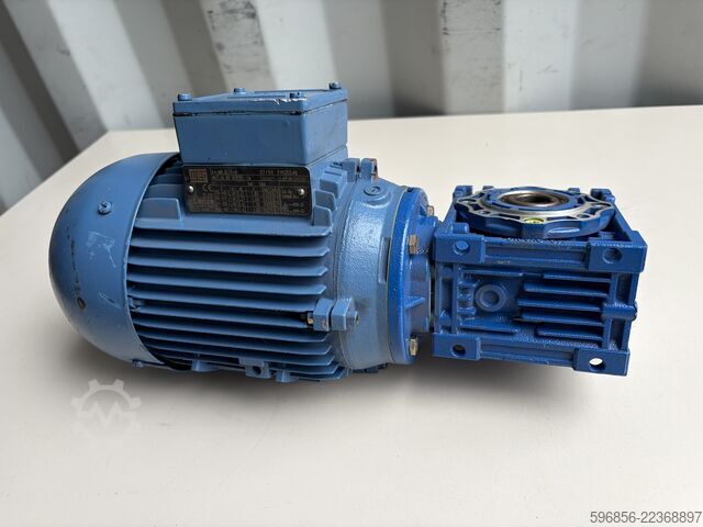 Lenze GSN04-1NHAR geared motor 0.37 kW 140 rpm i=10 WEG AL71-4 3-phase IP55 Lenze GSN04-1NHAR Getriebemotor 0,37 kW 140 U/min i=10 WEG AL71-4 3-Ph IP55 Lenze GSN04-1NHAR Getriebemotor 0,37 kW 140 U/min i=10 WEG AL71-4 3-Ph IP55