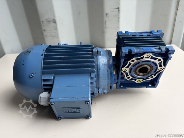 Lenze GSN04-1NHAR geared motor 0.37 kW 140 rpm i=10 WEG AL71-4 3-phase IP55 Lenze GSN04-1NHAR Getriebemotor 0,37 kW 140 U/min i=10 WEG AL71-4 3-Ph IP55 Lenze GSN04-1NHAR Getriebemotor 0,37 kW 140 U/min i=10 WEG AL71-4 3-Ph IP55