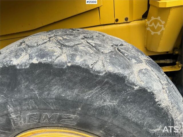 Wheel loader Komatsu WA320-3H wheel loader w/ bucket WATCH VIDEO