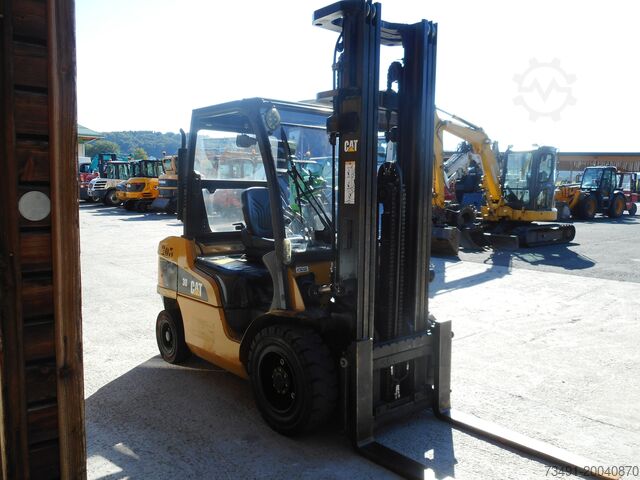 4-wheel forklift Caterpillar DP30N Triplex 5,97m
