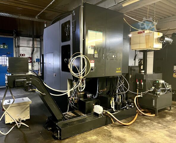 Universal-Bearbeitungszentrum OKK VC-X350