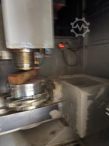 Universal-Bearbeitungszentrum OKK VC-X350