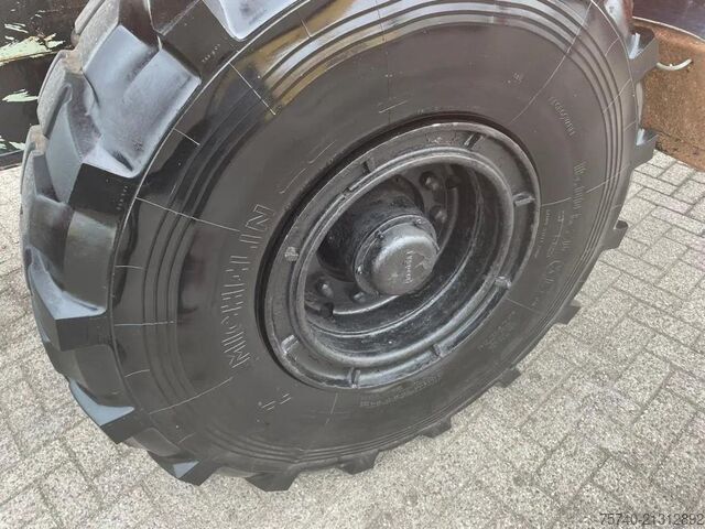 Tipper Mercedes-Benz 813 + Manual + Kipper + 4x4