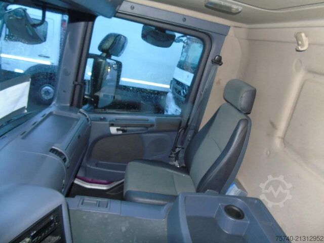 Refrigerated/freezer transport Scania P230 LOW KLM +  CARRIER + LOADLIFT +