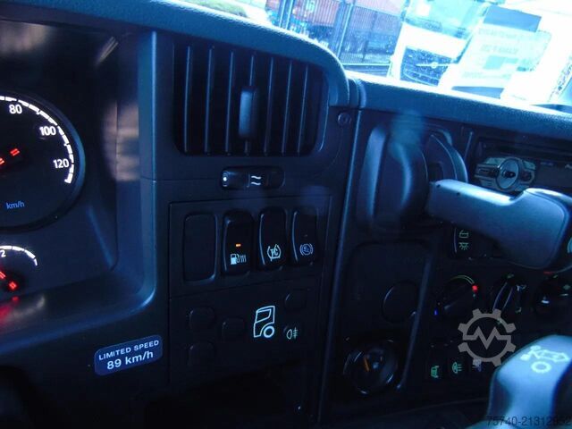 Refrigerated/freezer transport Scania P230 LOW KLM +  CARRIER + LOADLIFT +
