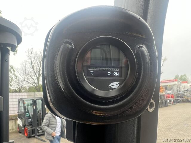 Electric 4-wheel forklift EP TCL101