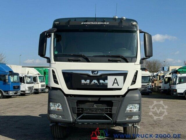 Standard tractor unit MAN TGX 18.470 4x4 H-Drive Kipphydraulik Kühlschrank