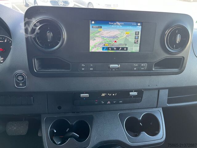 Delivery van Mercedes-Benz Sprinter 319 1.9 CDI / L4 H2 / RWD / Navi / APK...