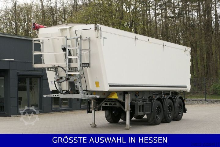 Tipper semitrailer SCHMITZ CARGOBULL Agrar 45m³ kurz+niedrig Türen+Klappe ¤515mtl.