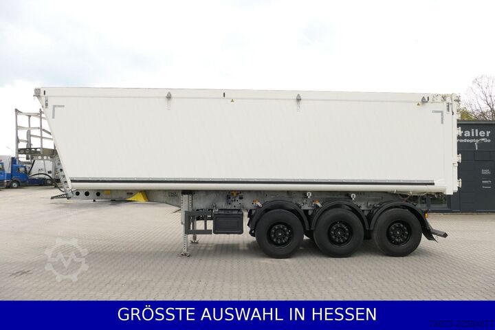 Tipper semitrailer SCHMITZ CARGOBULL Agrar 45m³ kurz+niedrig Türen+Klappe ¤515mtl.