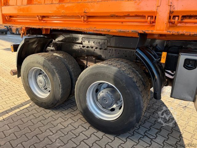 Dreiseitenkipper LKW MERCEDES-BENZ 4143 Actros MP1 3-Seiten-Kipper Bordmatic 8x6