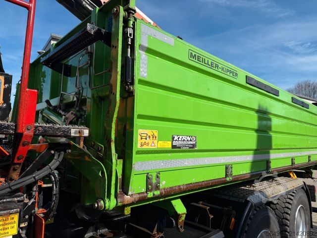 Three-sided tipper truck SCANIA G450 Kipper Kran Atlas 206.3E AHK Bordmatic FUNK