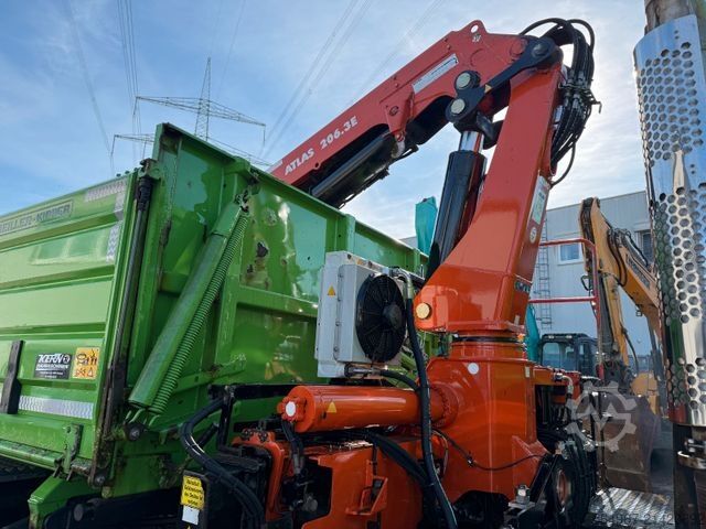 Three-sided tipper truck SCANIA G450 Kipper Kran Atlas 206.3E AHK Bordmatic FUNK