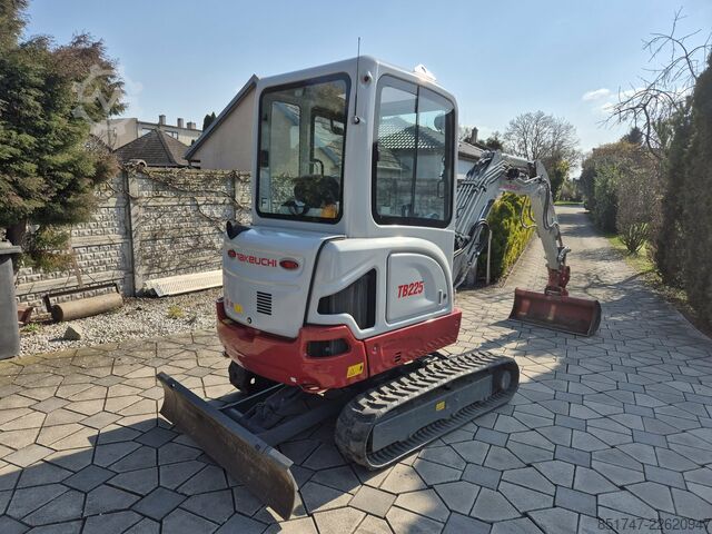Mini excavator Takeuchi TB 225