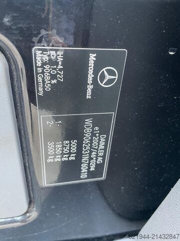 Standard tractor unit Mercedes-Benz Sprinter 519 CDI 190 PS Schlafkabine LBW