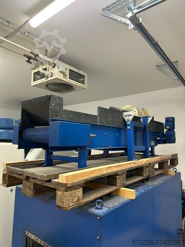 Rösler conveyor belt vibratory finishing machine  Rösler R 470/5500 Förderband