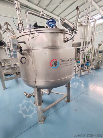 DOUBLE-JACKETED KETTLE / PAN WITH AGITATOR  